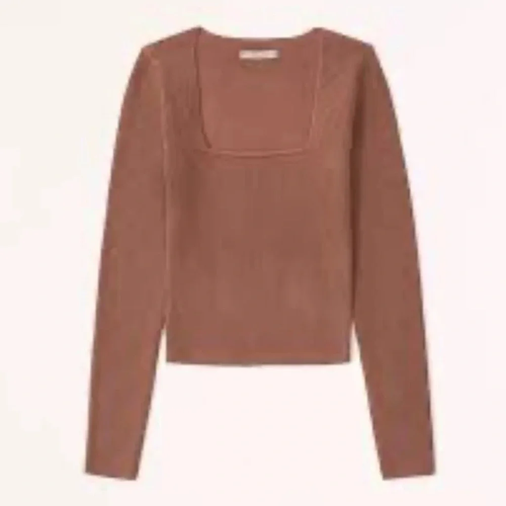 NWT Abercrombie & Fitch Long-Sleeve Ottoman Squareneck Top in Rust
Size Medium - Picture 3 of 12